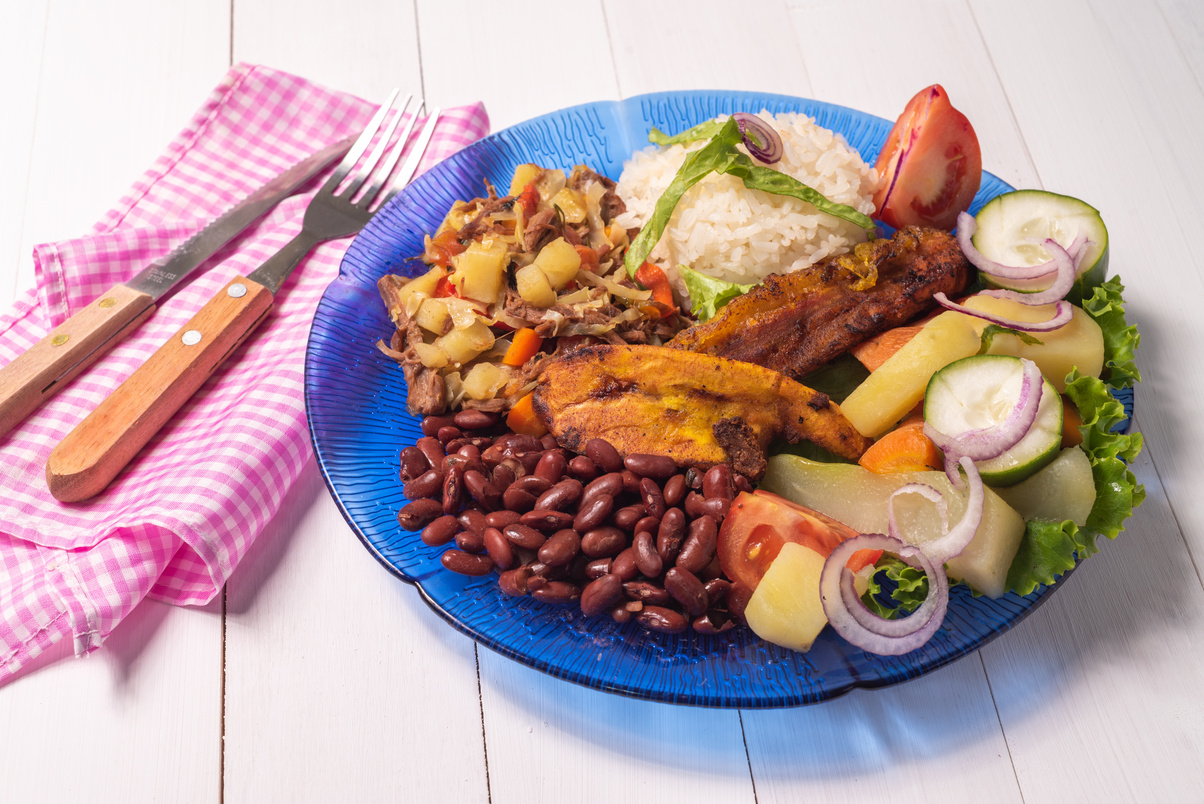 meal Costa Rican healthy chicken with vegetables